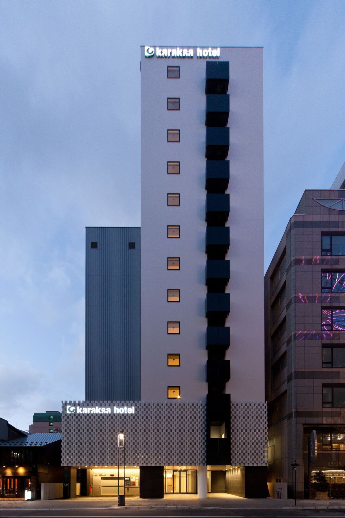 โรงแรม โรงแรมคะรักซะ 3*